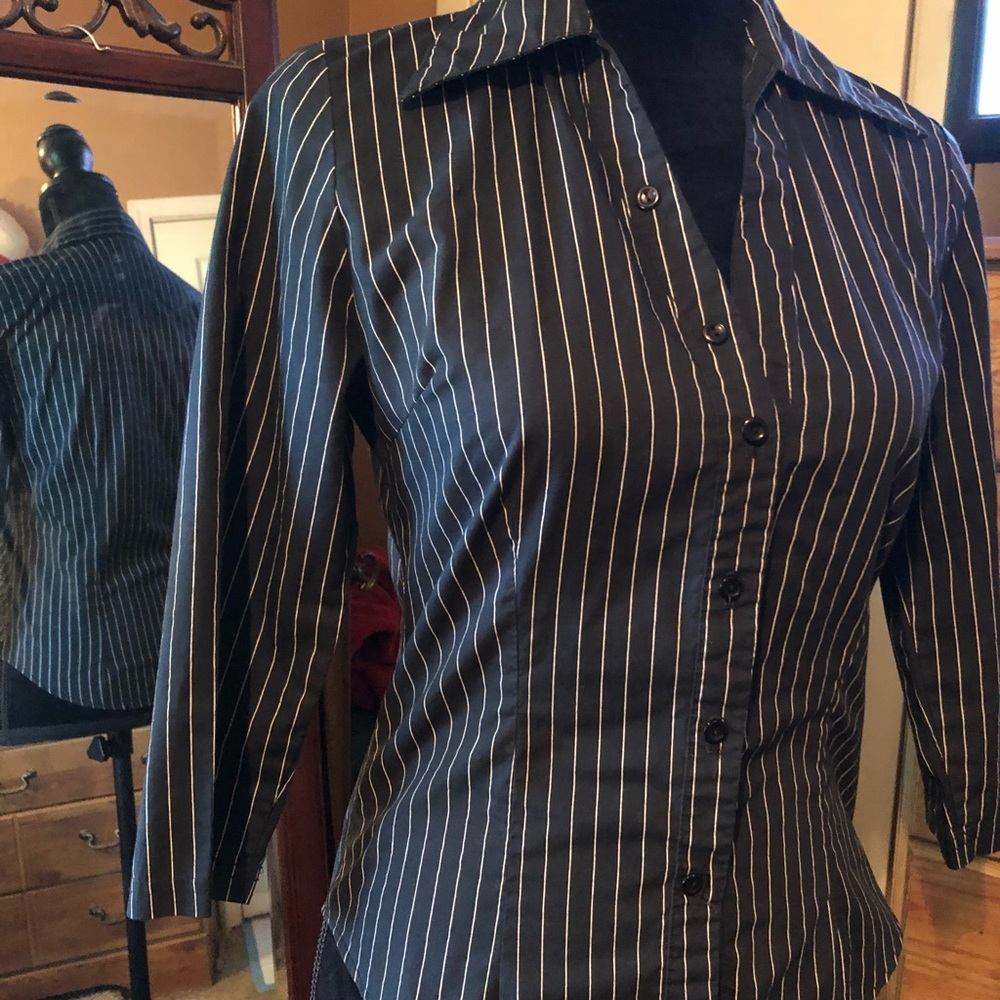 🌹pin-stripe Business Button up! 🌹